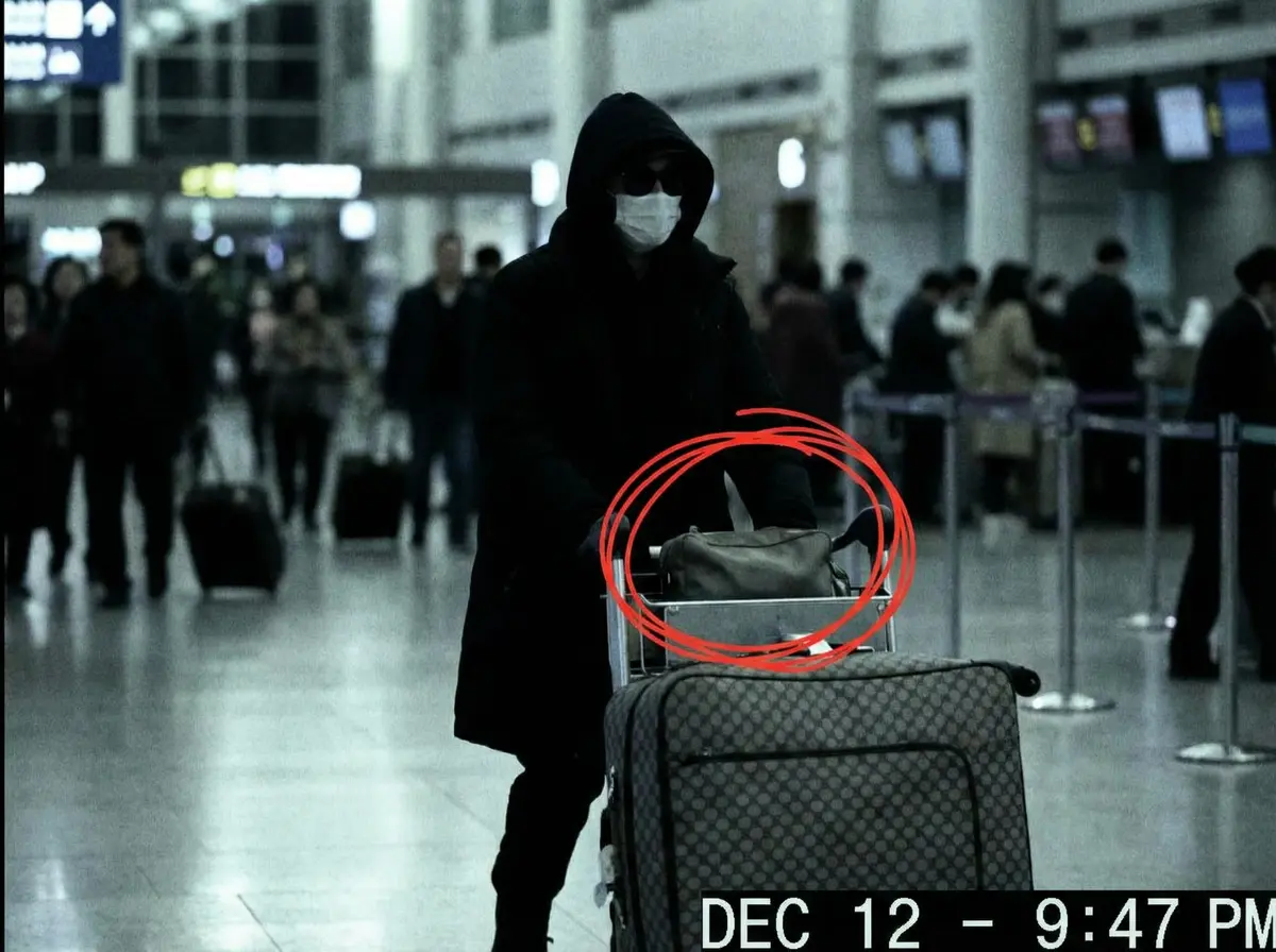 吃瓜视频 机场偷拍 - 神秘礼物袋引发猜测